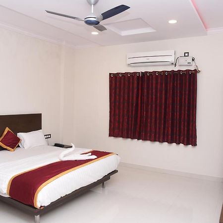 Hotel Grand Kubera Chikmagalur Bagian luar foto