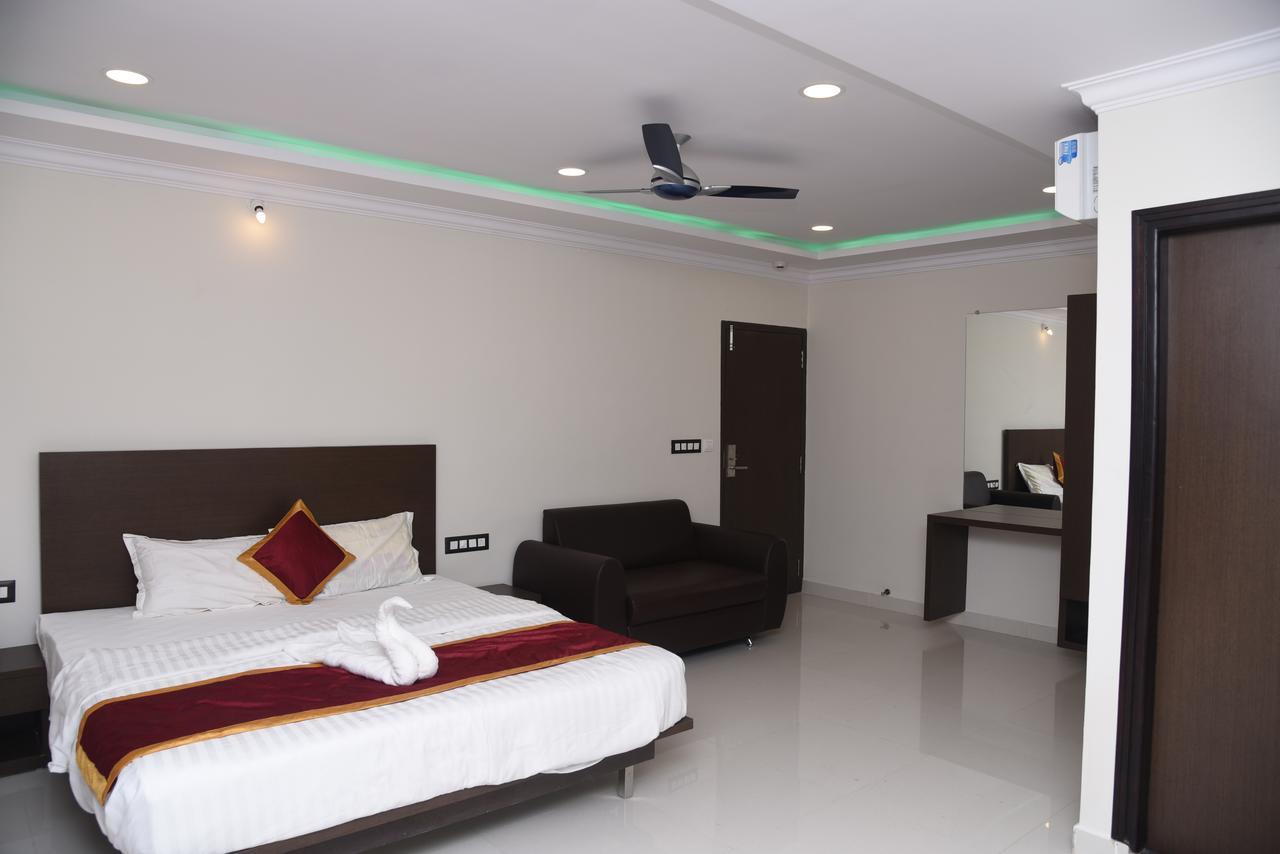 Hotel Grand Kubera Chikmagalur Bagian luar foto