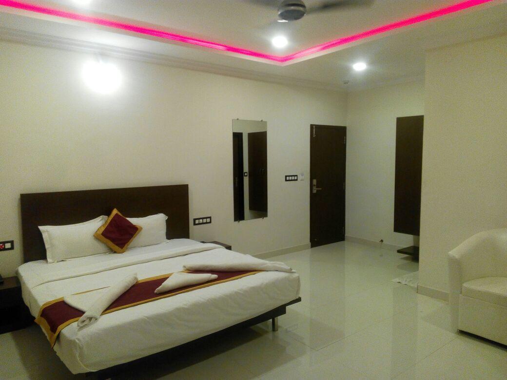 Hotel Grand Kubera Chikmagalur Bagian luar foto