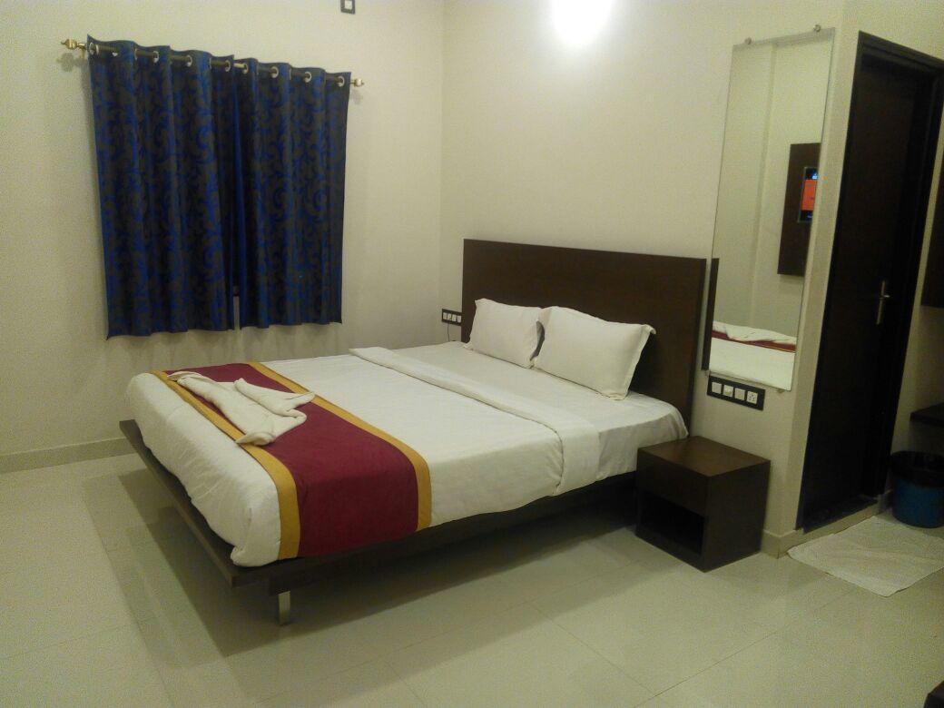 Hotel Grand Kubera Chikmagalur Bagian luar foto