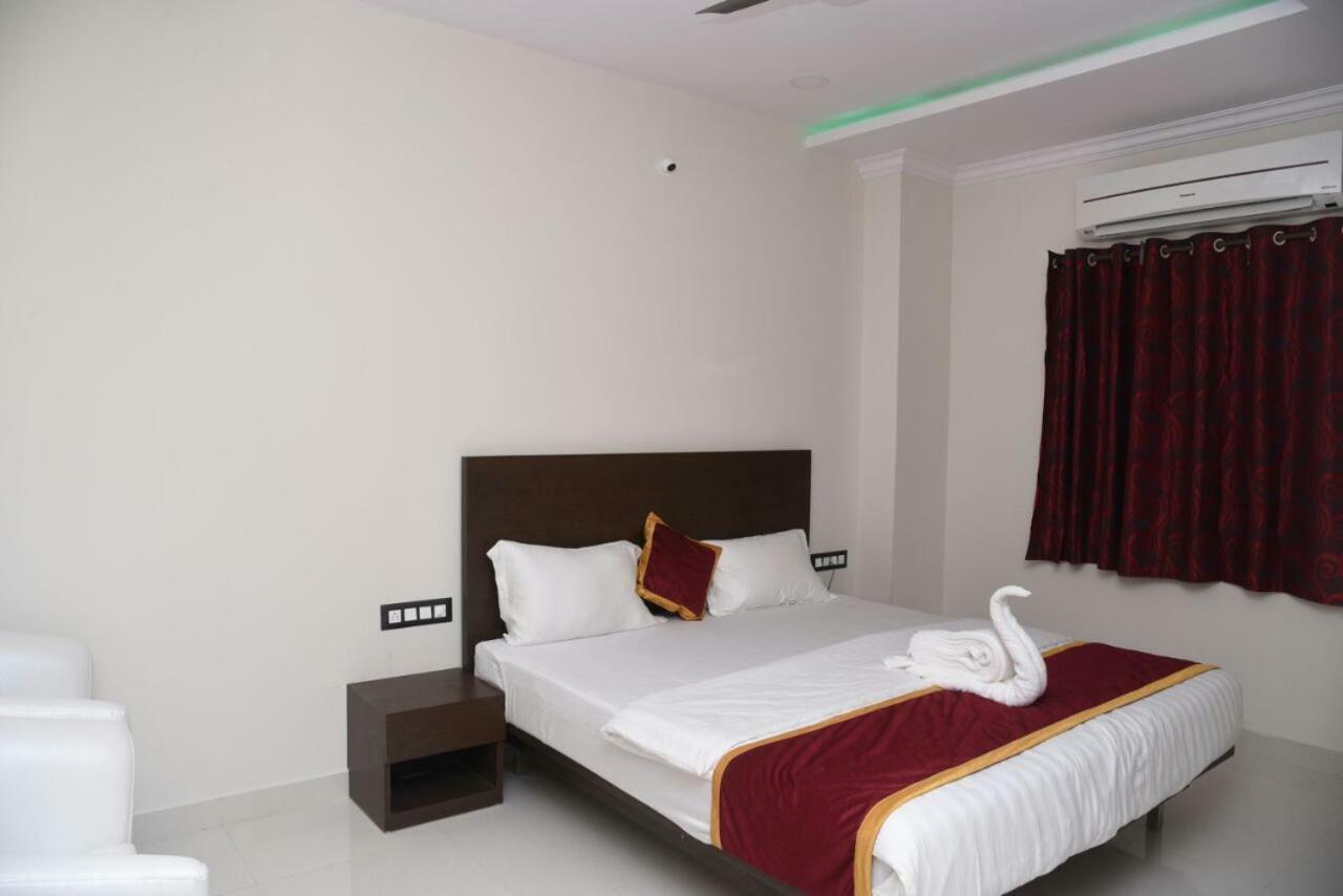 Hotel Grand Kubera Chikmagalur Bagian luar foto