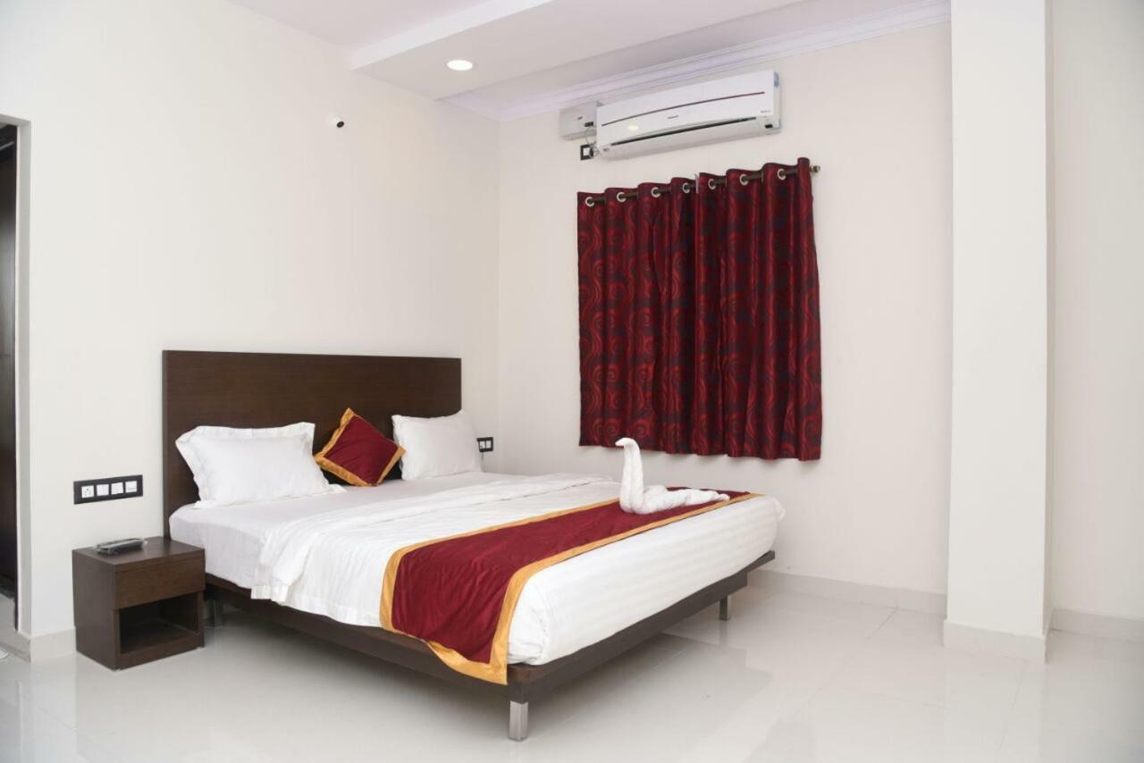 Hotel Grand Kubera Chikmagalur Bagian luar foto