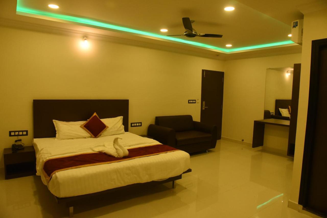 Hotel Grand Kubera Chikmagalur Bagian luar foto