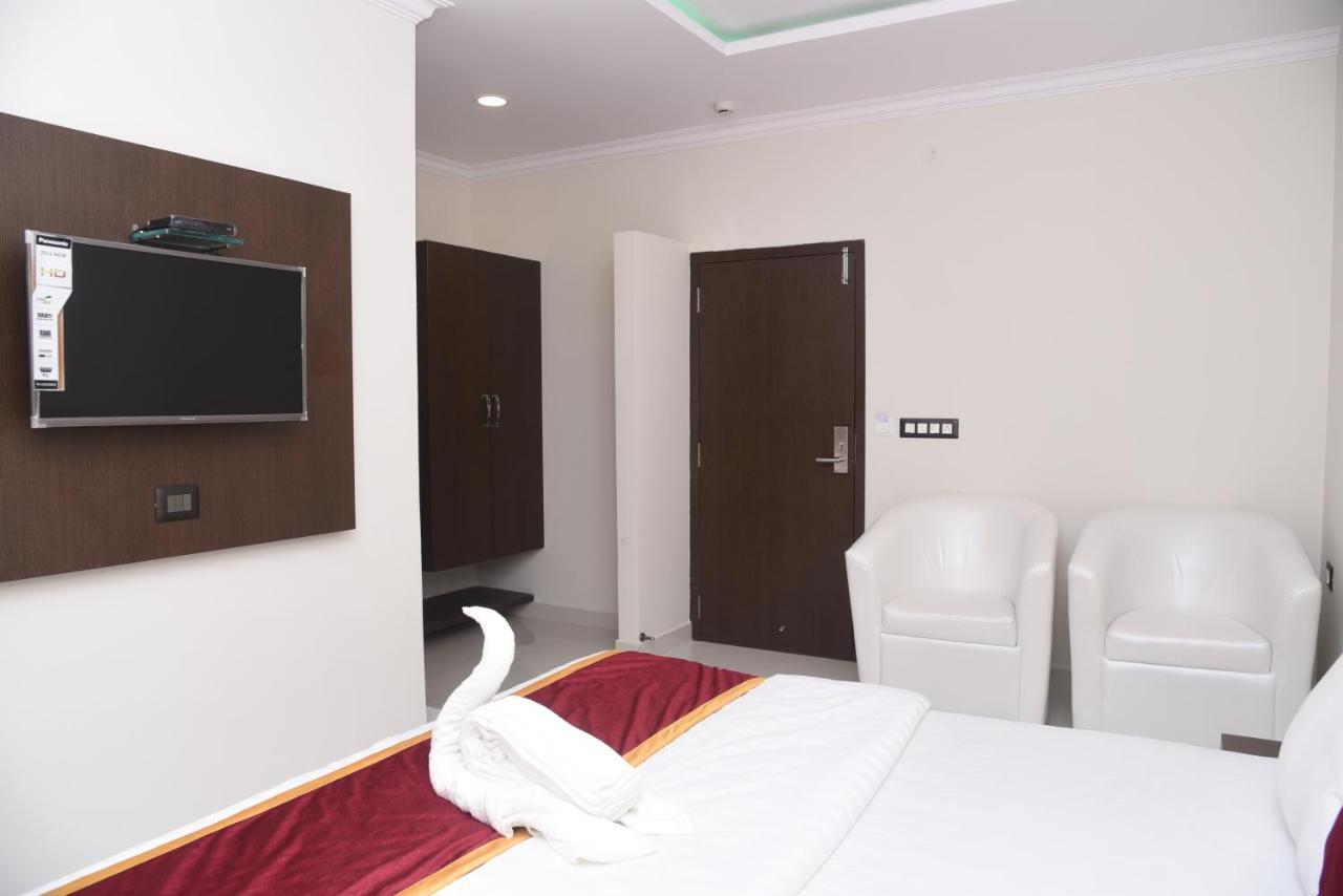 Hotel Grand Kubera Chikmagalur Bagian luar foto