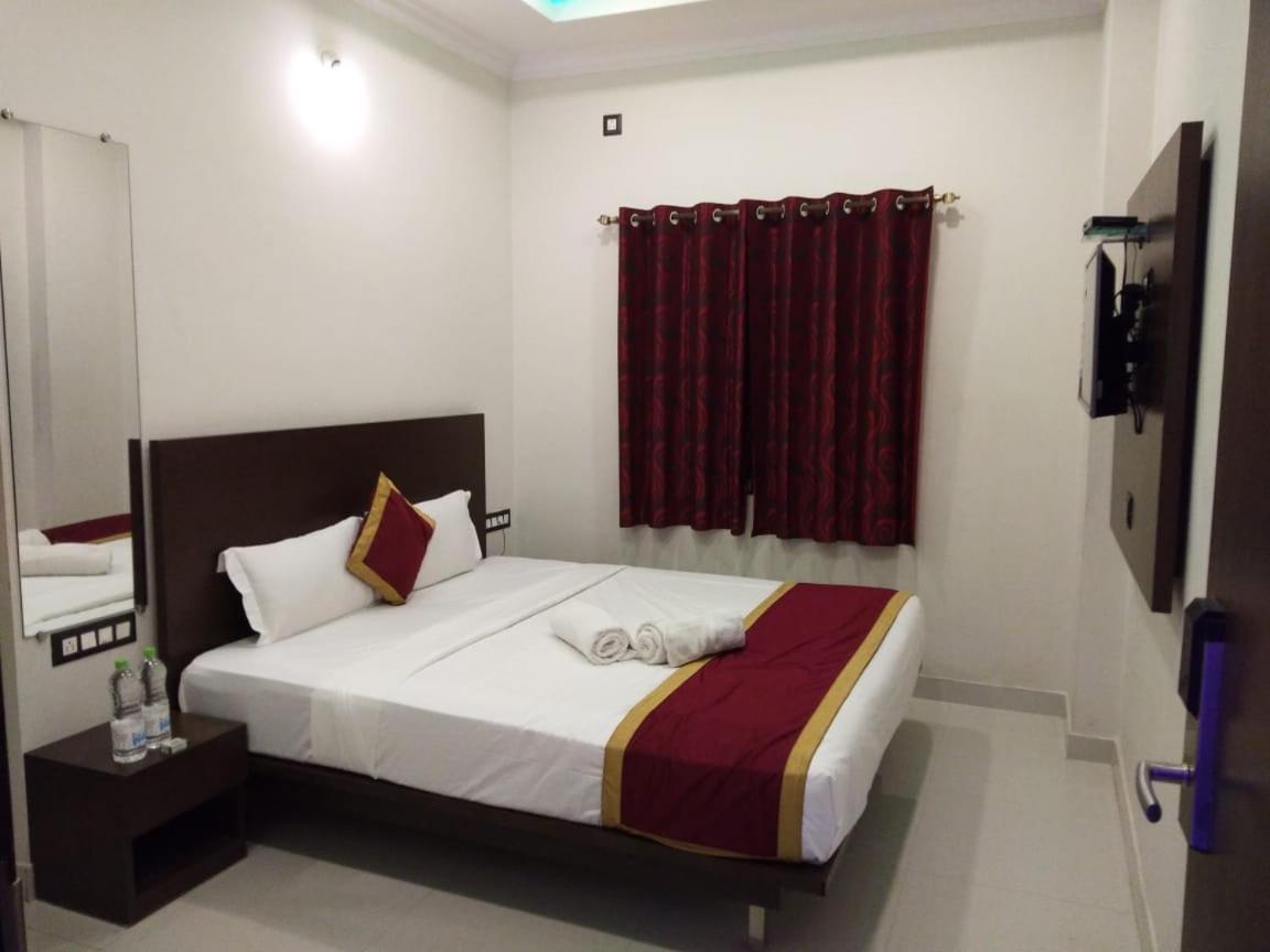 Hotel Grand Kubera Chikmagalur Bagian luar foto